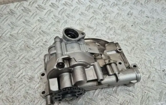 Mercedes-Benz A W169 Oil pump 6401810401