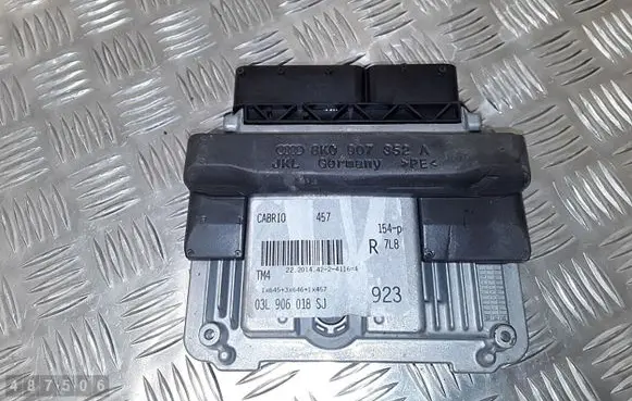 Audi A5 8T 8F Engine control unit/module 8K0907352A