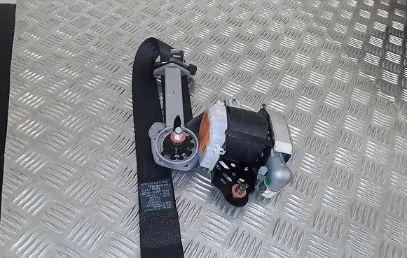 KIA Rio Front seatbelt 888701w330