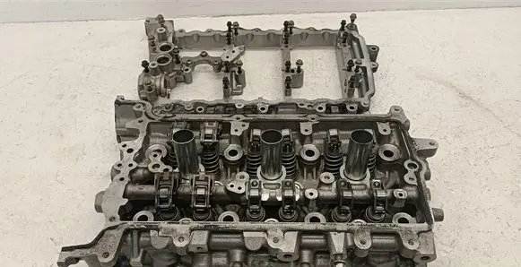Cadillac XT5 Engine head 