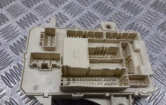 KIA Ceed Fuse box cover 91950-1H540