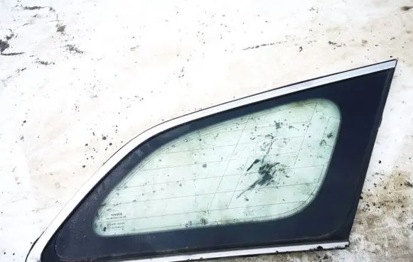 Toyota Avensis T270 Rear side window