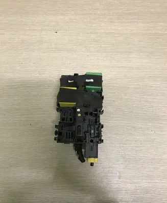 Peugeot 208 Fuse module 9666232680