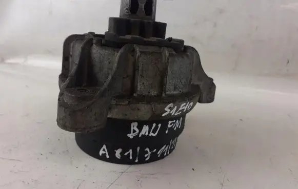 BMW 5 F10 F11 Engine mounting bracket 6830102