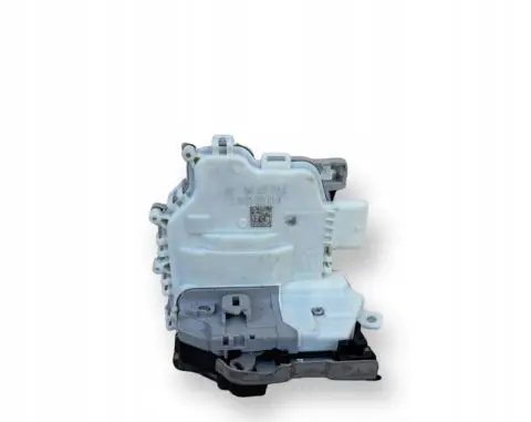 Audi A1 Front door lock 8X1637016C