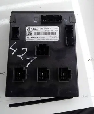 Audi A4 S4 B8 8K Comfort/convenience module 8K0907063 01022001 F005V00753