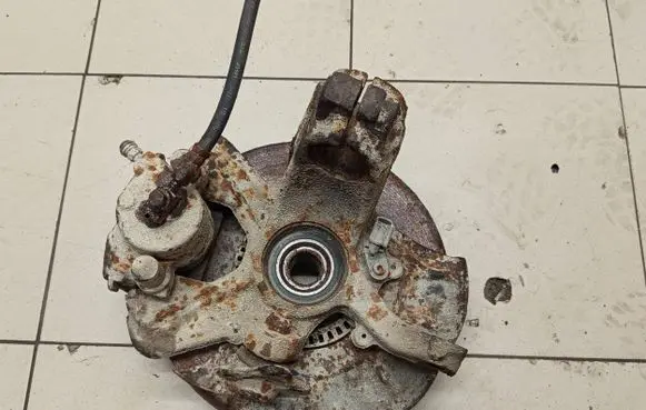 Skoda Octavia Mk1 (1U) Front wheel hub spindle knuckle
