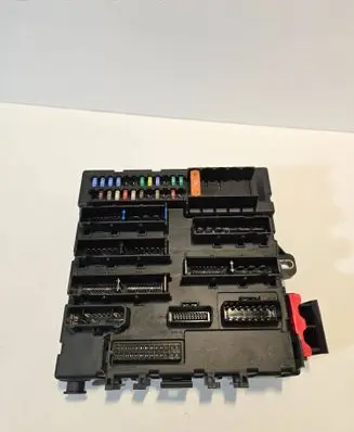 Opel Vectra C Fuse module 13205777 00043146 519165005