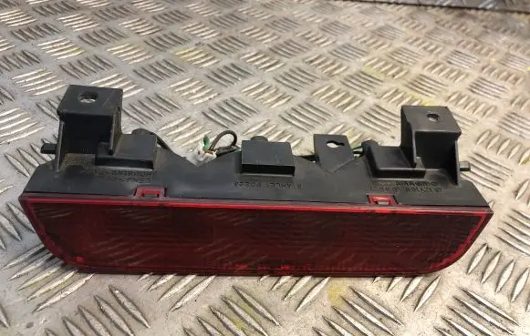 Mitsubishi Pajero Third/center stoplight