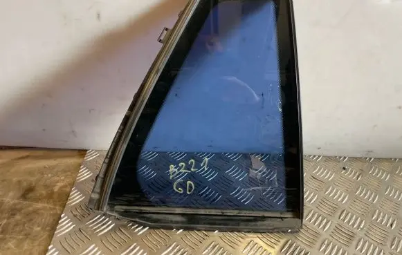 Mercedes-Benz C W204 Rear vent window glass E00025520C