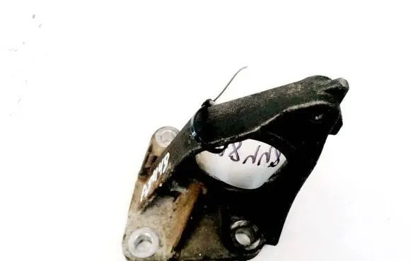 Nissan Primera Engine mounting bracket