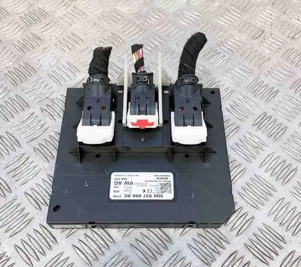 Volkswagen PASSAT B8 Central body control module RB865806 5Q0937086BC