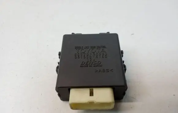 Toyota Avensis T270 Door control unit/module 8597020020 0515004140