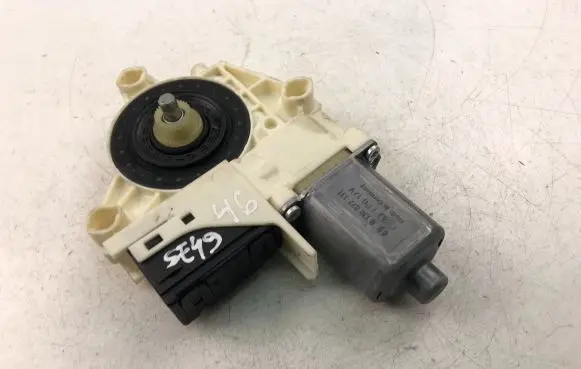 Renault Laguna III Front door window regulator motor 827300001R