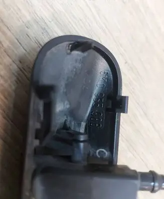 Volkswagen PASSAT B6 Windshield washer spray nozzle 5M0955986