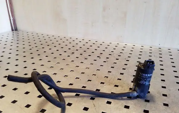 Volvo V70 Windscreen/windshield washer pump 9169611