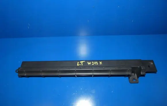 Mercedes-Benz E W212 Other trunk/boot trim element A2126940138