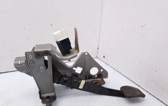 Renault Clio IV Brake pedal 253206170R
