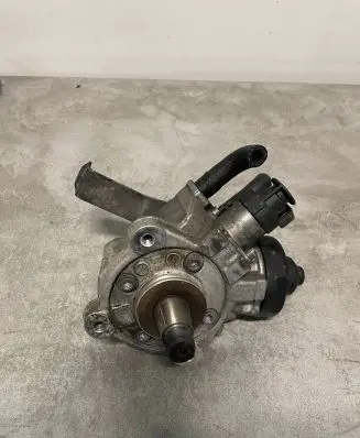 Volkswagen PASSAT B7 Fuel injection high pressure pump 03L130755L 0445010526
