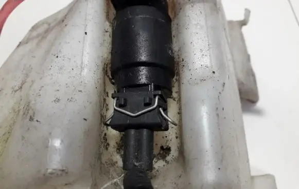 Nissan Almera N16 Windscreen/windshield washer pump