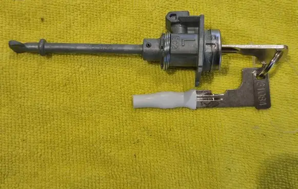 Mitsubishi Outlander Front door lock 6369A158