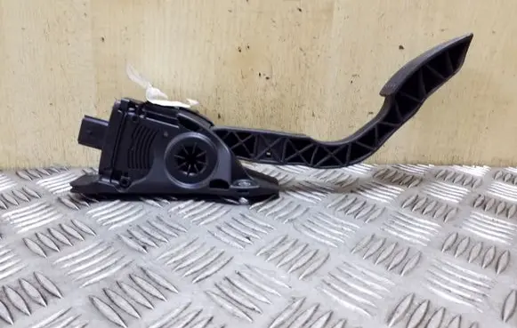 Ford Focus Accelerator throttle pedal BV619F836BB