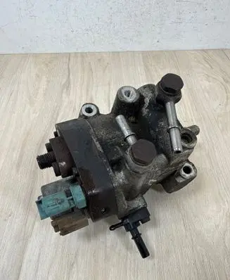 Dacia Duster Fuel injection high pressure pump 167003608R H8201121521 0775128MDE