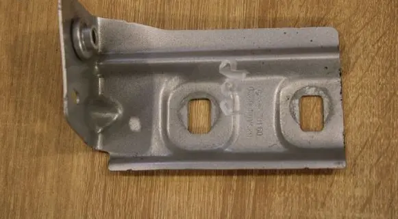 Fender mounting bracket