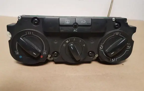 Volkswagen PASSAT B6 Climate control unit 1CF747309