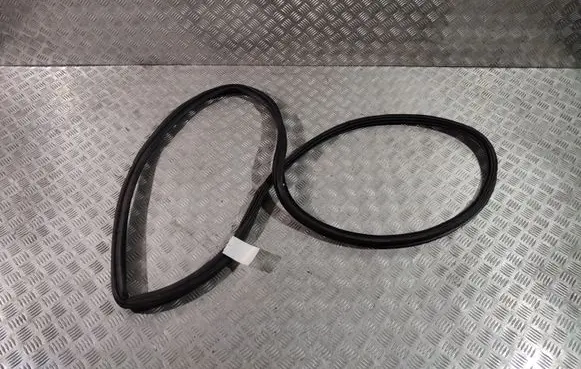Trunk rubber seal (body)