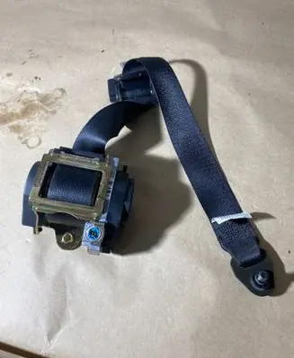 BMW 7 E65 E66 Front seatbelt 561078501 010L000