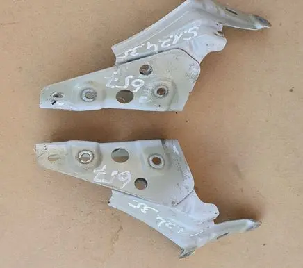 Skoda Scala Fender mounting bracket 657821227 657821228