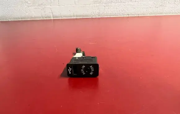 BMW X1 F48 F49 USB socket connector 9266607 84109266607