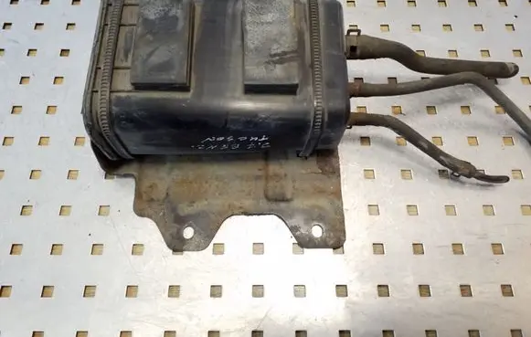 Active carbon filter fuel vapour canister