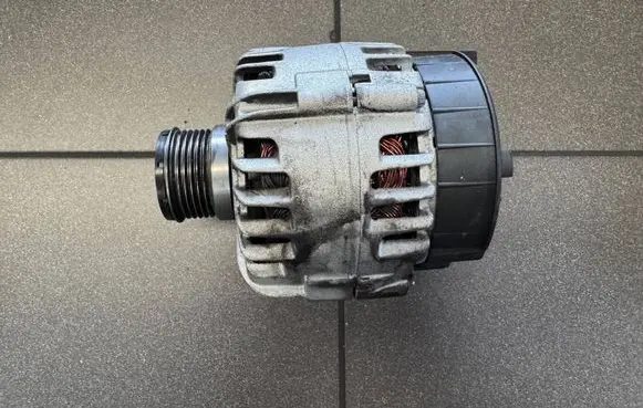 Renault Fluence Generator/alternator 20135N
