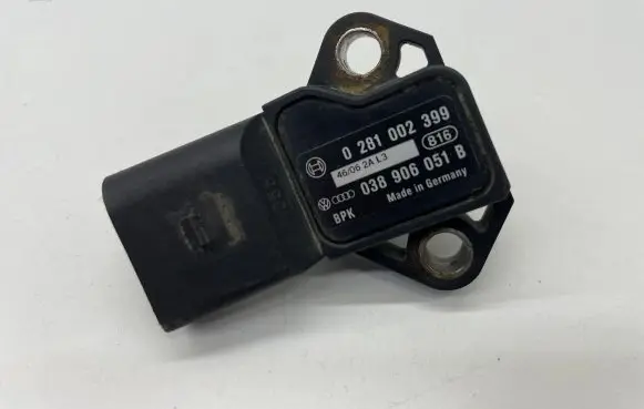 Volkswagen Jetta V Air pressure sensor 038906051B