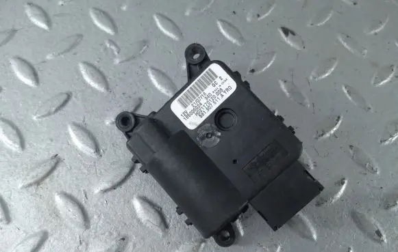 Volkswagen PASSAT B8 USA Air flap motor/actuator 561907511A