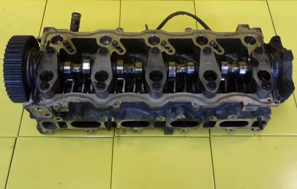 Hyundai Tucson JM Engine head 2211127900 D4EA