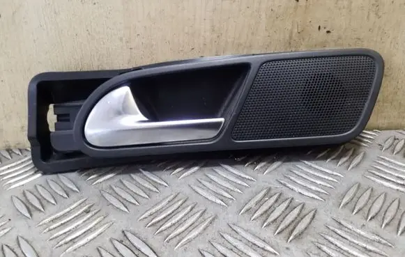 Volkswagen Tiguan Rear door interior handle 5N0839197