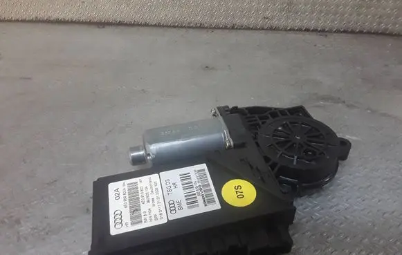 Audi A8 S8 D3 4E Rear door window regulator motor 4E0959802A