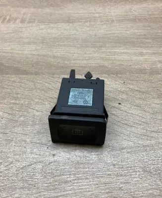 Volkswagen Golf IV Windscreen/window heater switch 1J0959621