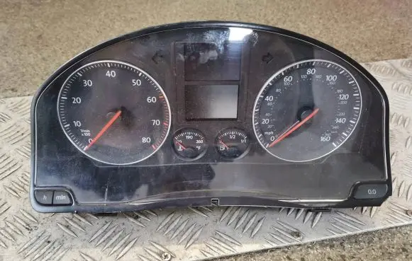 Volkswagen Jetta V Speedometer (instrument cluster) 1K0920952K