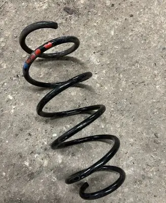 Volkswagen Polo IV 9N3 Front coil spring