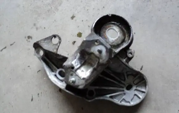 Audi A6 S6 C6 4F Engine mounting bracket 4F0199351H