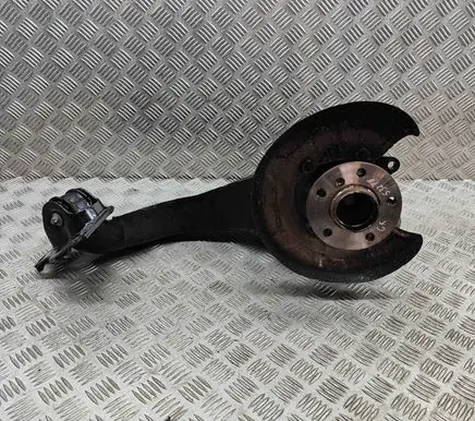 BMW 2 F44 Rear wheel hub 8842879 6891921
