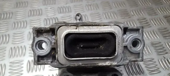 Volkswagen Golf V Engine mount bracket 1K0199262