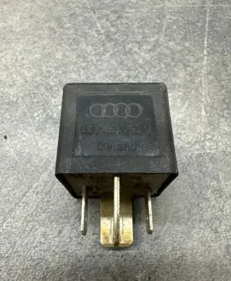 Volkswagen Golf IV Glow plug pre-heat relay 443951253J