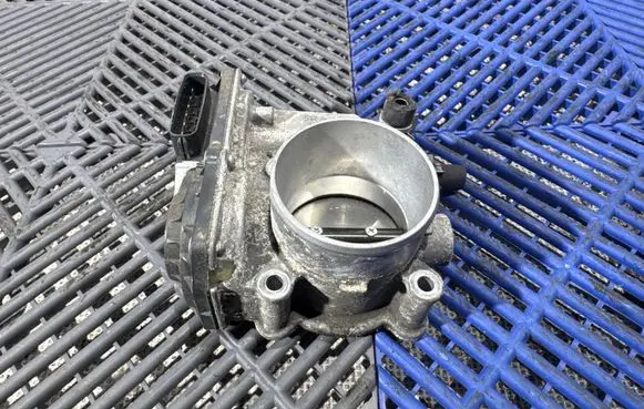 Toyota Auris E180 Throttle valve 220300T110 8G02 01995