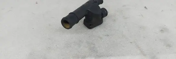 Volkswagen PASSAT B6 Engine coolant pipe/hose 03G121132