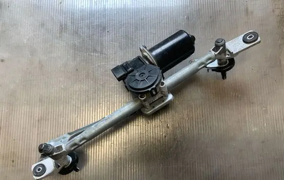 Hyundai Santa Fe Front wiper linkage and motor 981002W950